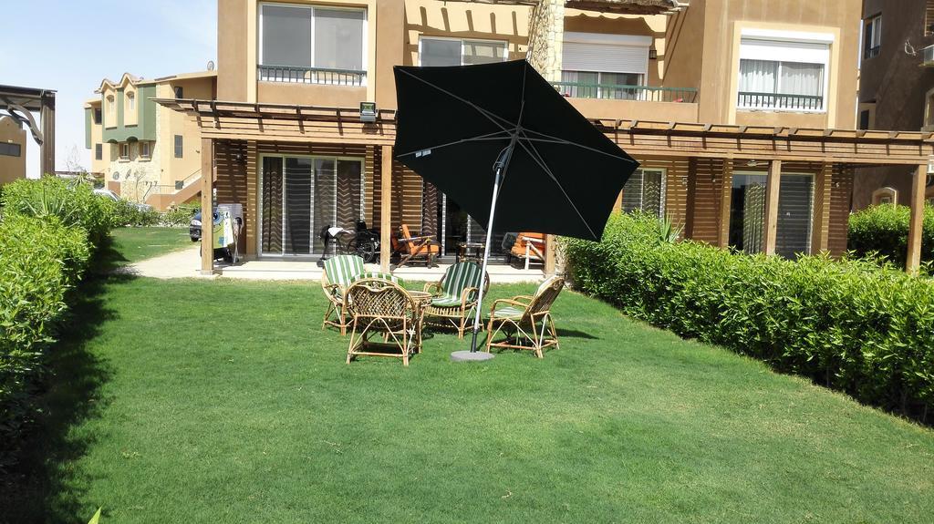 Three-Bedroom Garden Chalet at Marina Wadi Degla For Families Ain Suchna Zimmer foto