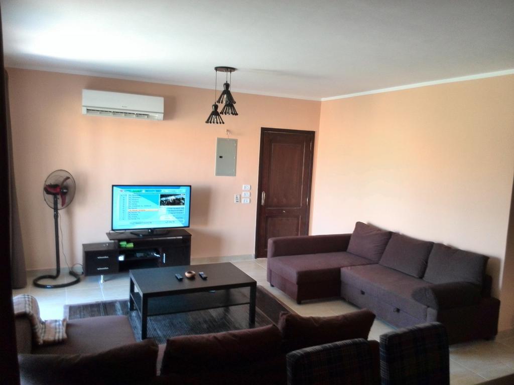 Three-Bedroom Garden Chalet at Marina Wadi Degla For Families Ain Suchna Zimmer foto