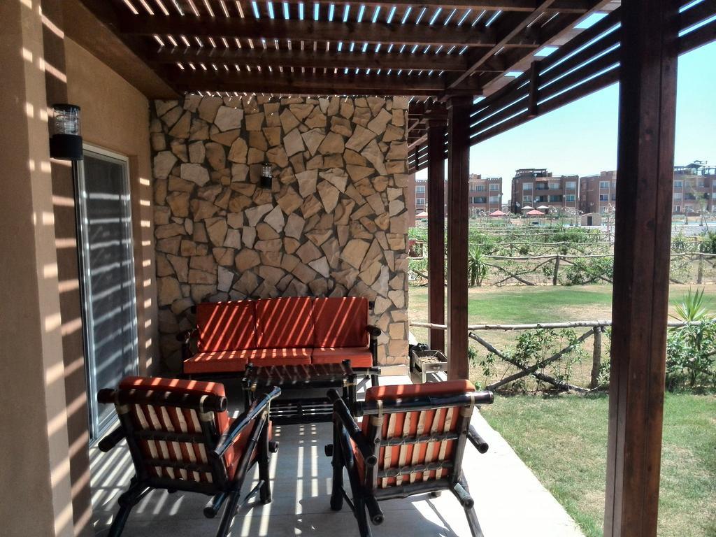 Three-Bedroom Garden Chalet at Marina Wadi Degla For Families Ain Suchna Zimmer foto